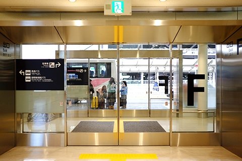 福岡国際空港国内線ターミナル出口F