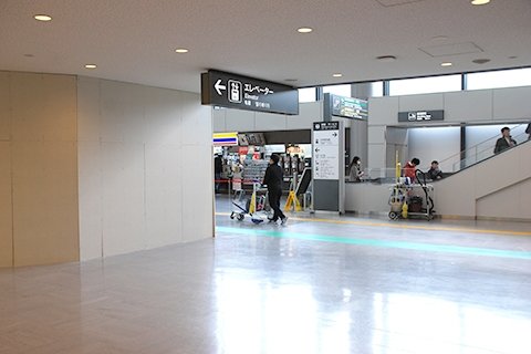 成田国際空港第1ターミナル南ウイング1階エレベーター