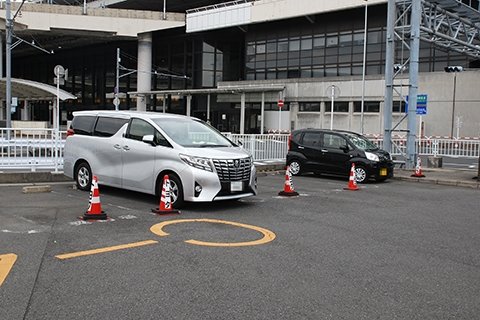 成田国際空港第1ターミナルレンタカー受取駐車場
