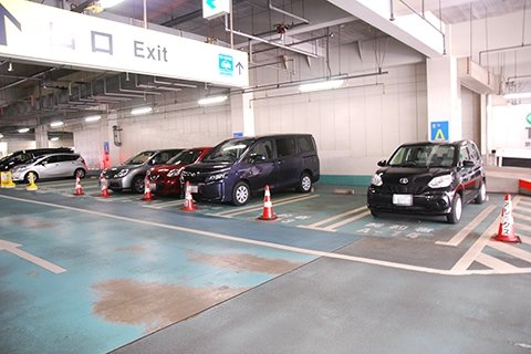 成田国際空港第2ターミナルレンタカー受取駐車場