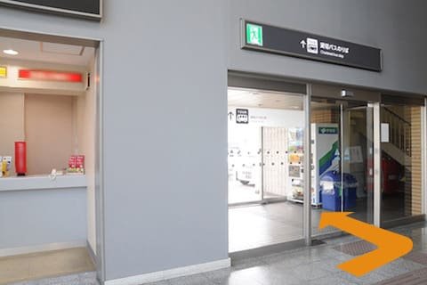 松山空港国内線ターミナル出入口